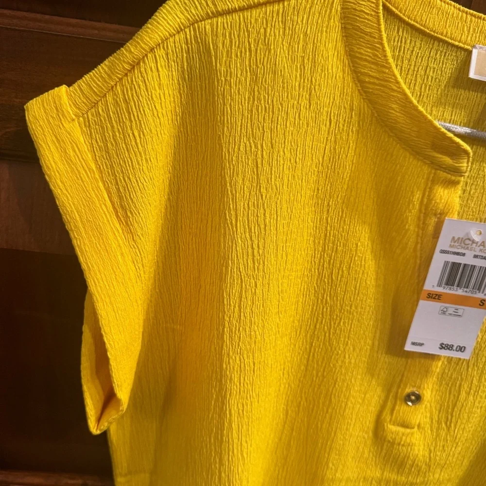 NWT Michael Kors Bright Dandelion Crinkled Fabric Blouse Size S / P